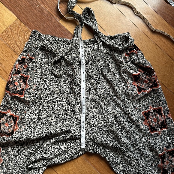 Angie Flowy Wide-Legged Pants, tie belt, size Large - Picture 9 of 16